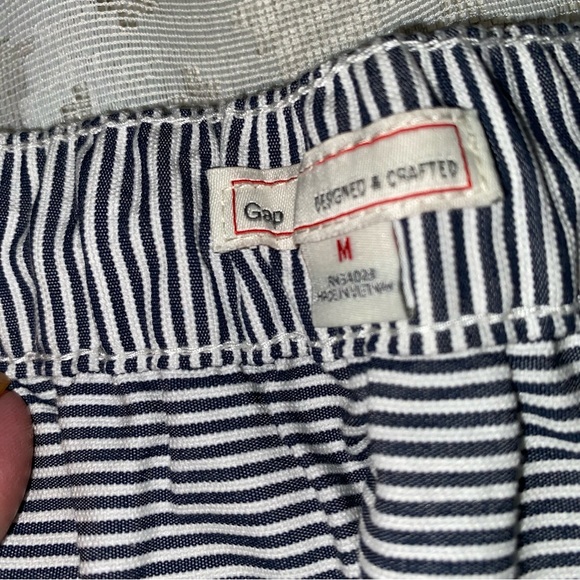 GAP Women’s Blue and white striped Mini Skirt with pockets. Size MED. NWT - Picture 2 of 6